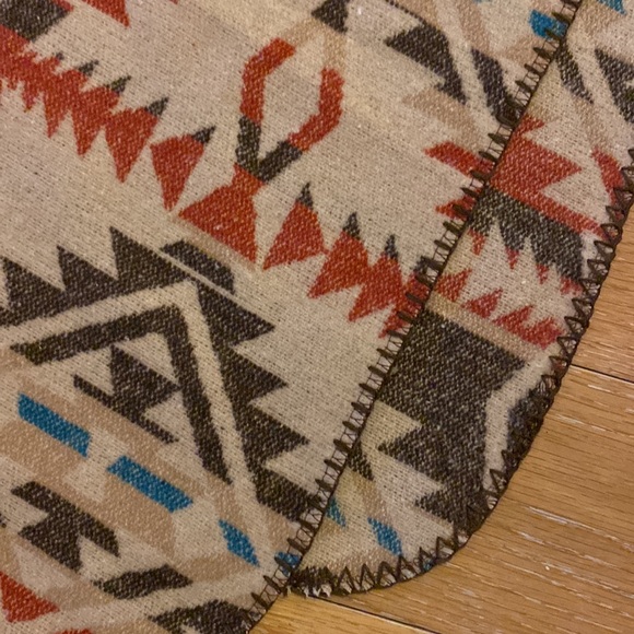 Aztec Pattern Poncho - Picture 3 of 7